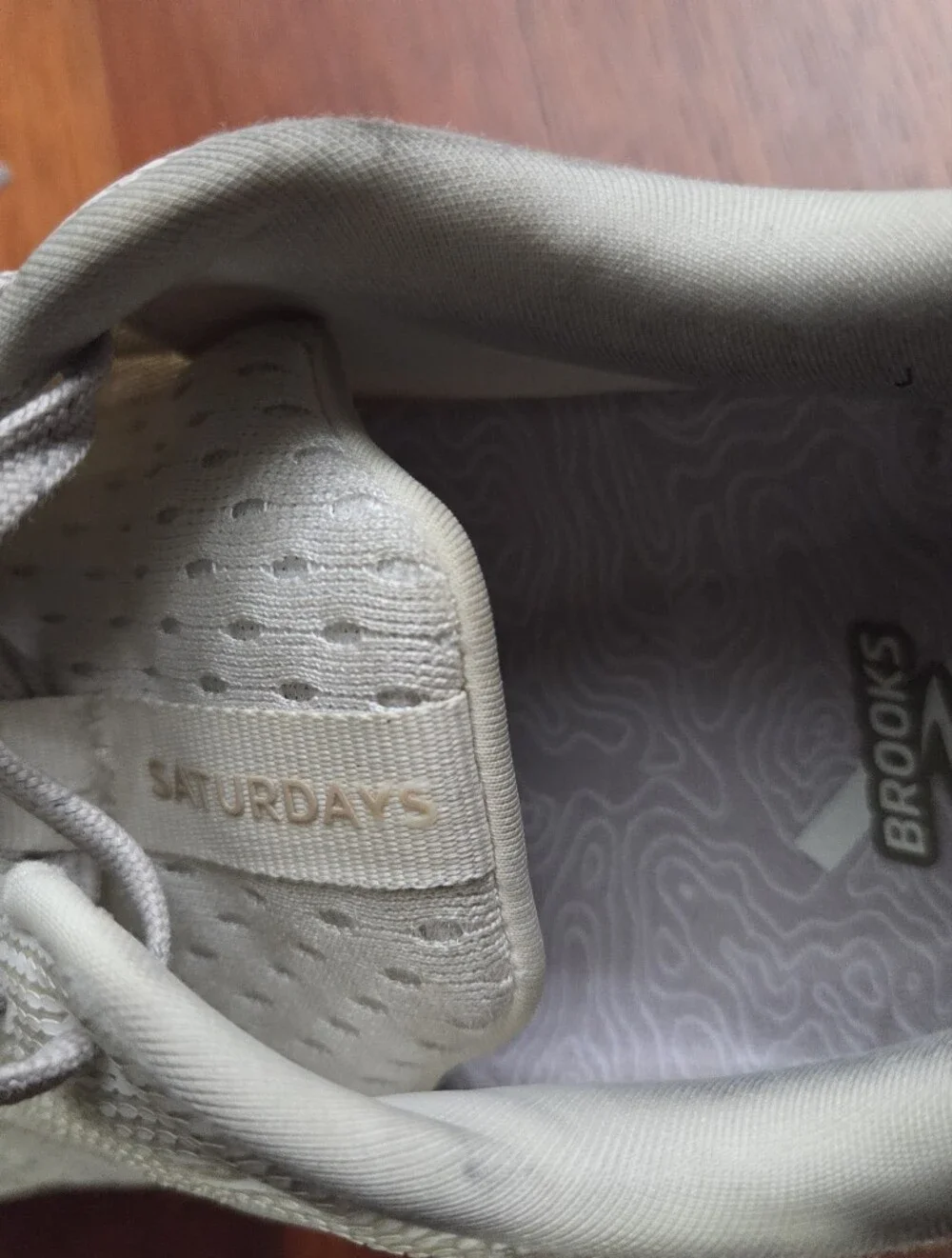 Brooks Ghost X Saturdays NYC, Women's 12 running shoes, Pristine/Gray/White